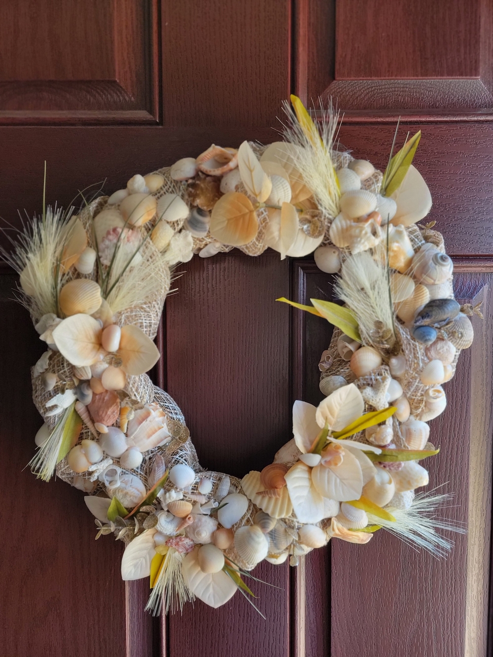 Seashell Holiday Wreath in Cream and Tan